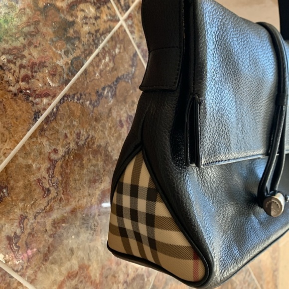 Vintage Burberry Pebbled Leather Horn Toggle Shoulder Bag in Black - Picture 8 of 16